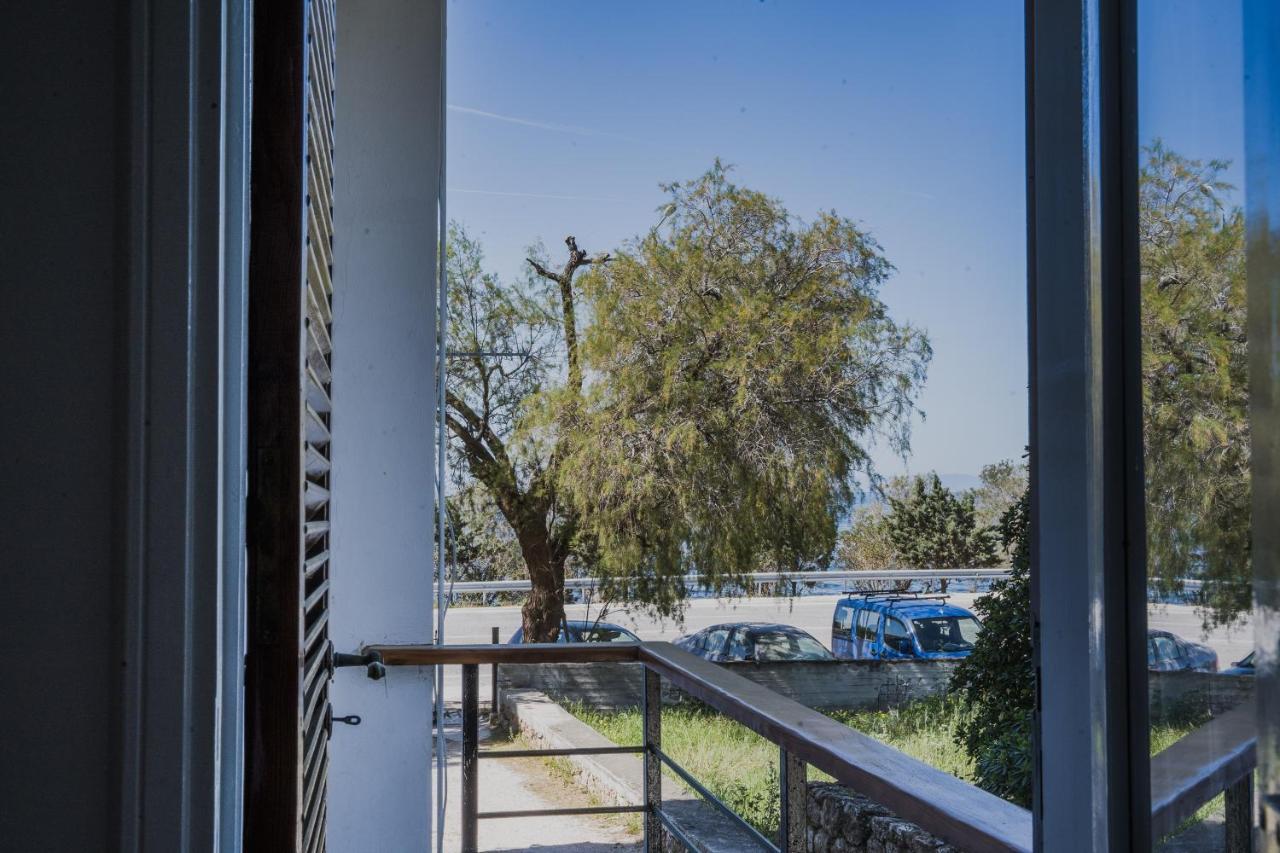 Green Apartment Ground Floor Feel Like Home Properties Saronida 外观 照片
